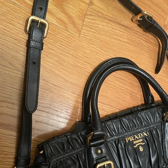 100% authentic Prada tote bag in black leather - Picture 10 of 10